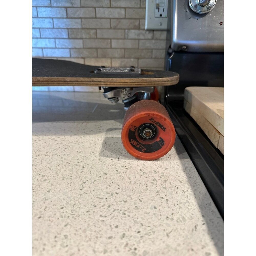 Catalyst longboard with gull wing trucks - Picture 5 of 10